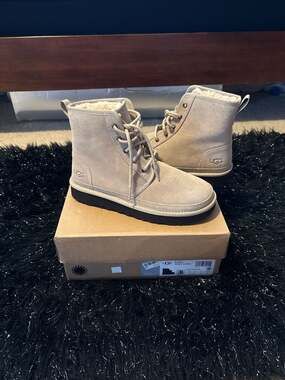 UGG Woman’s Neumel High Suede Chukka Boots White Pepper S/N 1130711